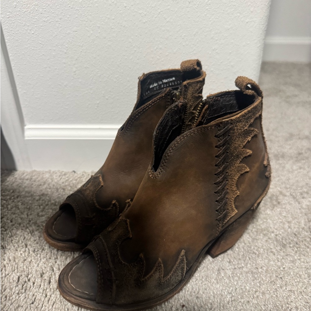 LIBERTY Black Brown Leather Peep-Toe Heels